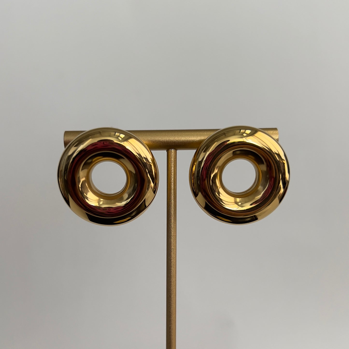 THE GOLD CIRCLE STUDS