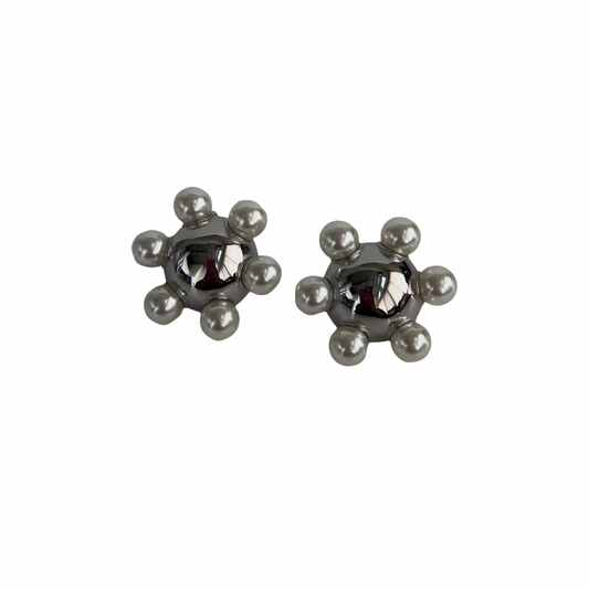 PEARL CLUSTER EARRINGS (CHROME)