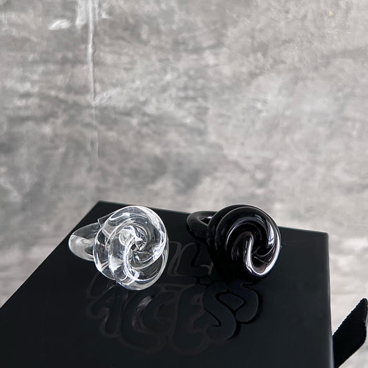 TWISTED KNOT RING